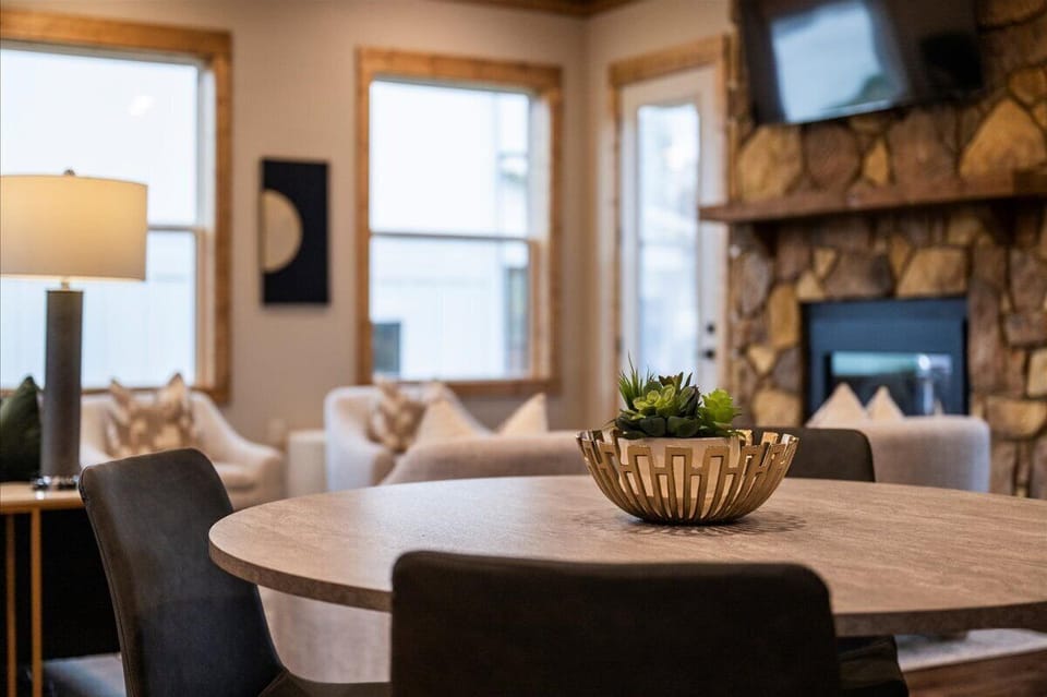 Skyline Chalet's cozy living area