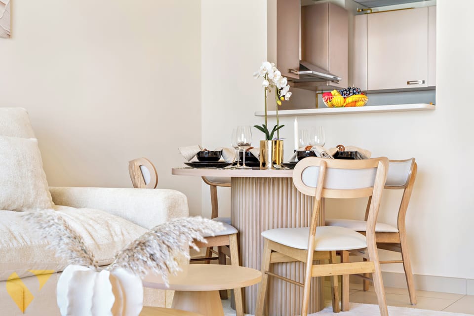 Luxury Apartment, Balcony, City View | In-room dining