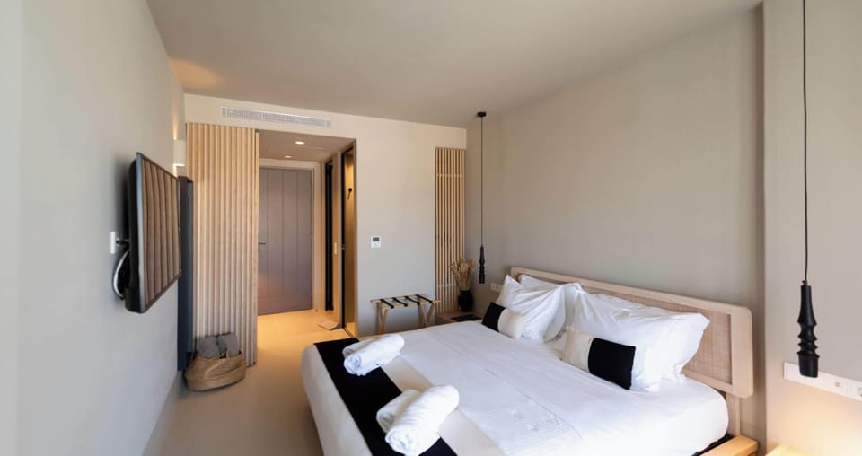 Double Room, Balcony, Sea View | In-room safe, desk, free WiFi, bed sheets