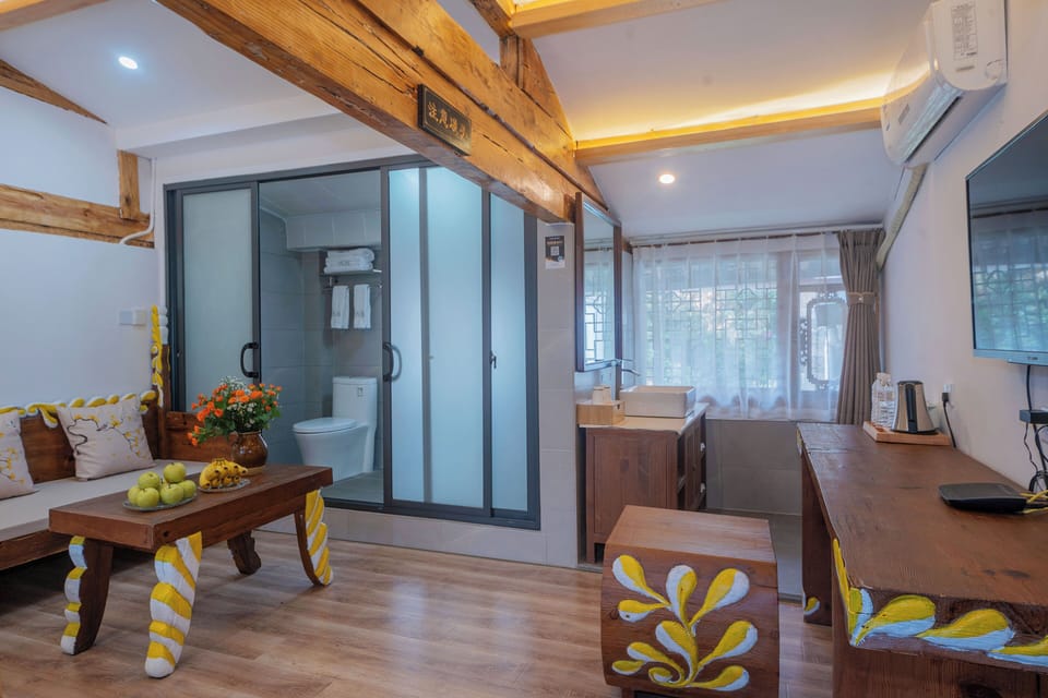 Classic Double Room, Balcony, Courtyard View | WiFi (free)