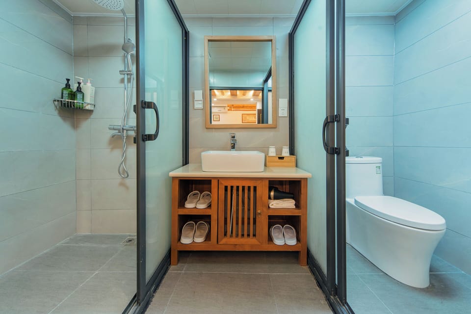 Family Twin Room, Balcony, Courtyard View | Bathroom | Shower, hair dryer, bathrobes, slippers
