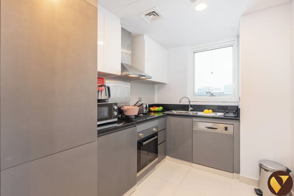 Luxury Apartment, Balcony, Canal View | Private kitchen | Full-size fridge, microwave, oven, stovetop