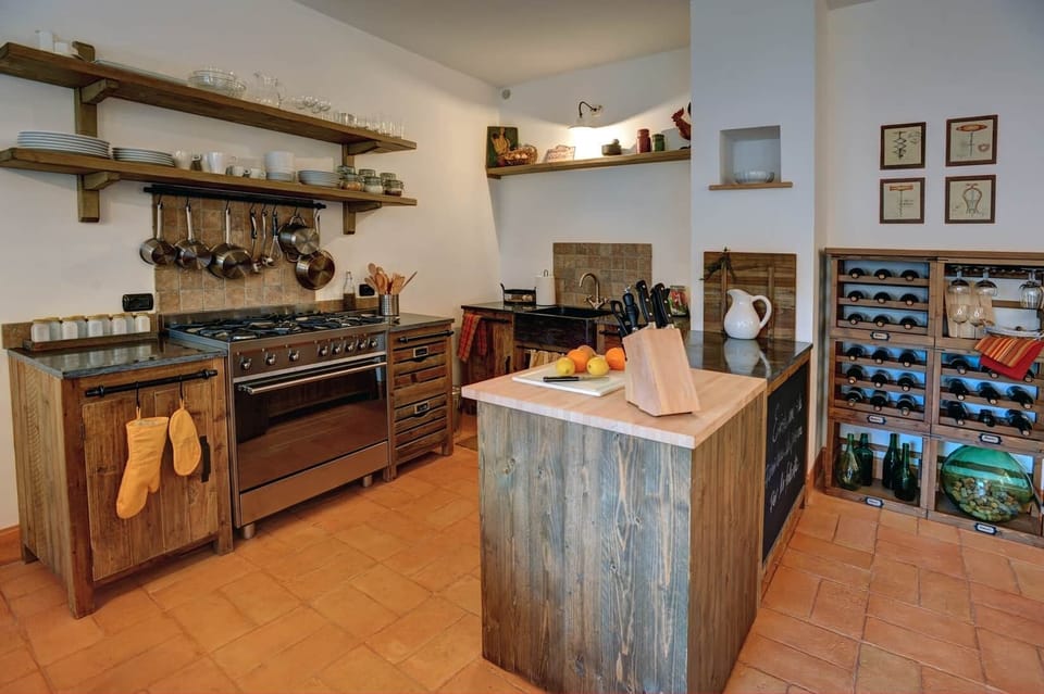 007 Kitchen 1