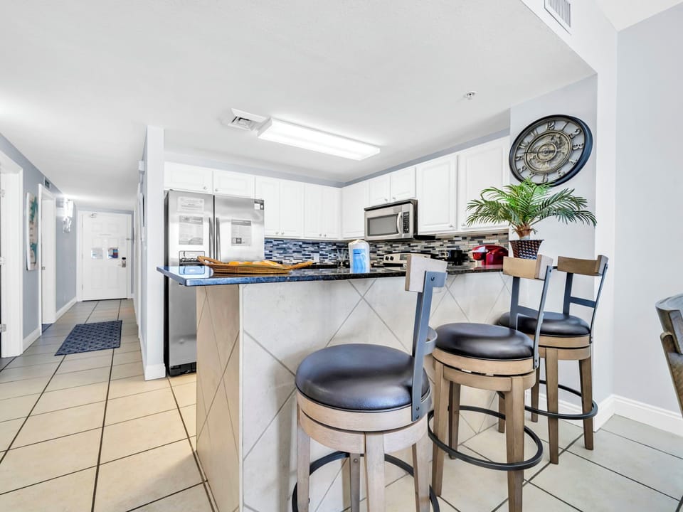 Eat-in bar seating