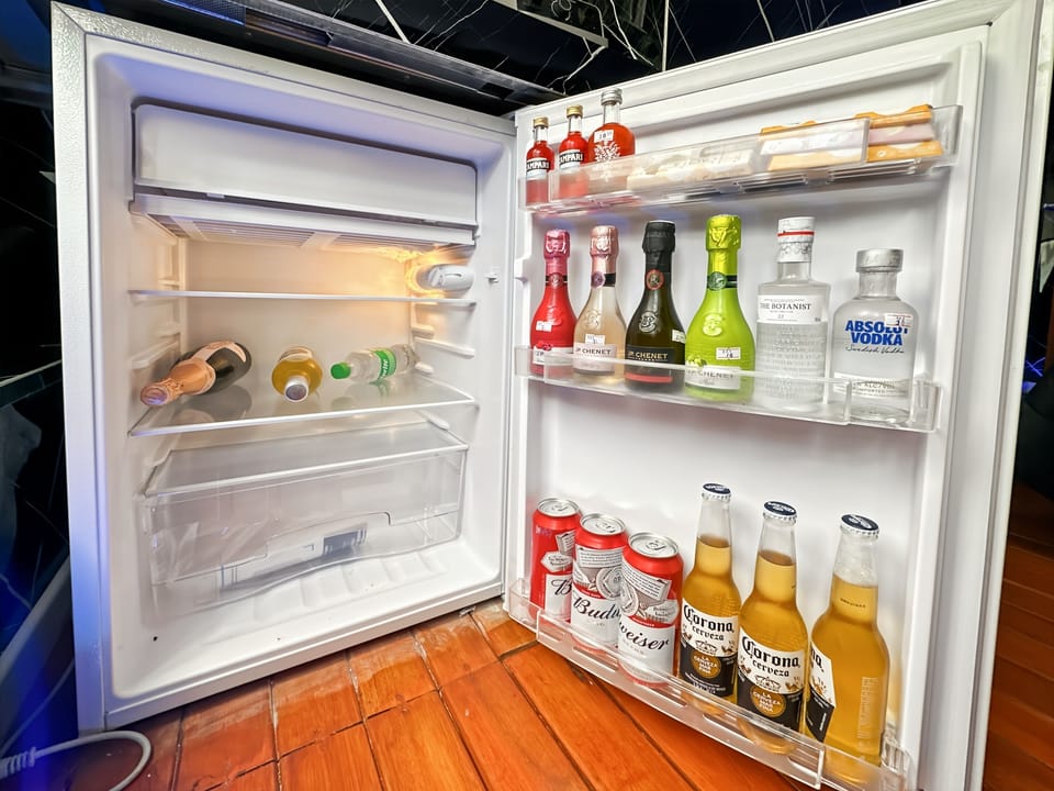 Apartment, 1 Bedroom, City View | Food and drink