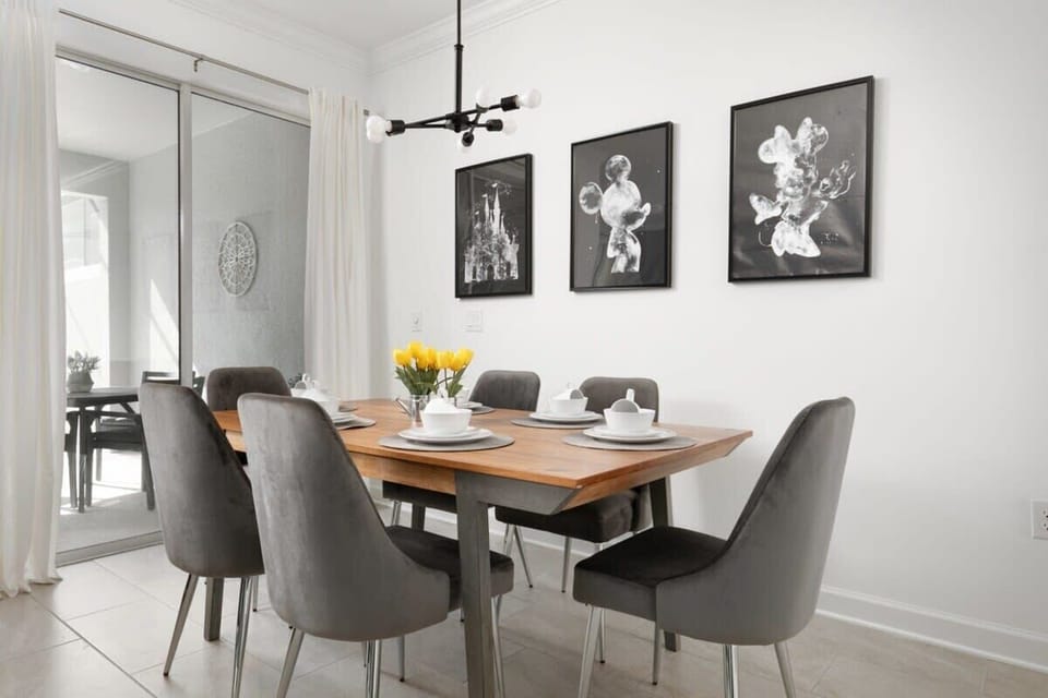 Villa (4 Bedrooms) | Dining