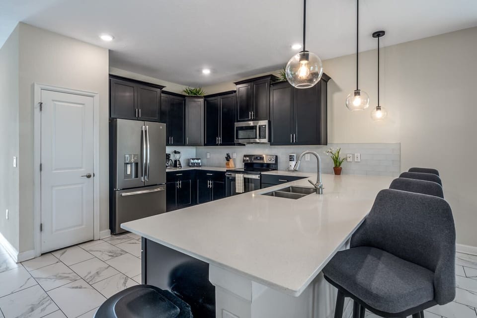 House (Multiple Bedrooms) | Private kitchen | Microwave, oven, highchair, blender
