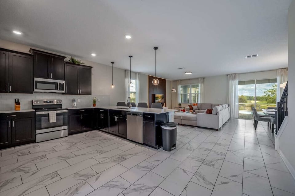 House (Multiple Bedrooms) | Private kitchen | Microwave, oven, highchair, blender