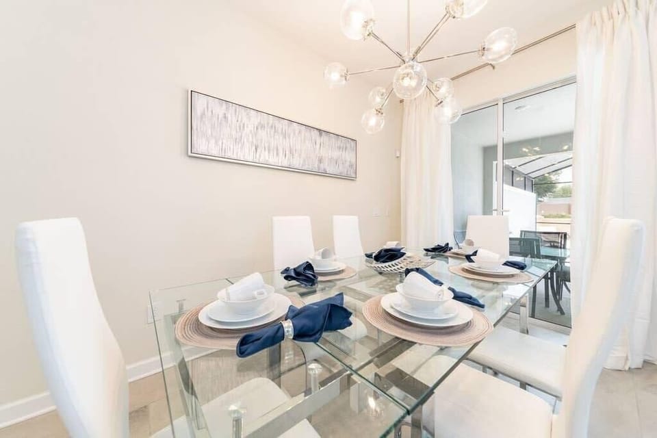Villa (4 Bedrooms) | In-room dining