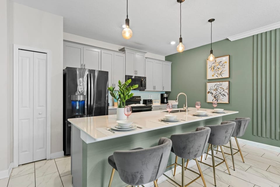Villa (4 Bedrooms) | Private kitchen | Microwave, oven, highchair, blender