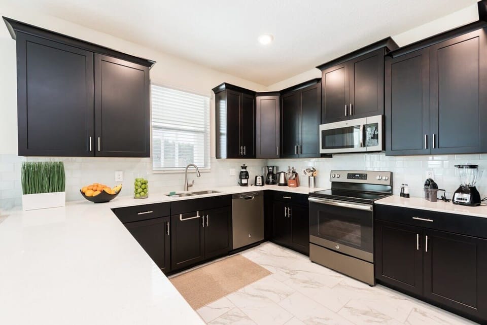 Classic House (6 Bedrooms) | Private kitchen | Microwave, oven, highchair, blender