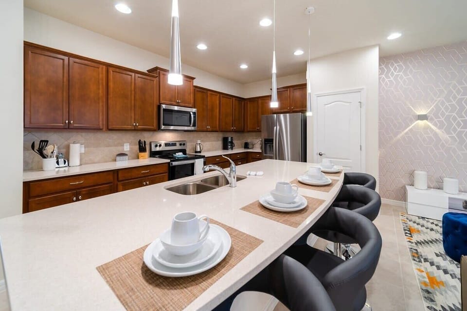 Villa (5 Bedrooms) | Private kitchen | Microwave, oven, highchair, blender