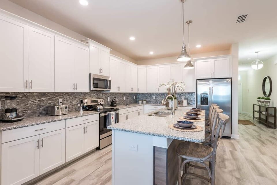 House (6 Bedrooms) | Private kitchen | Microwave, oven, highchair, blender