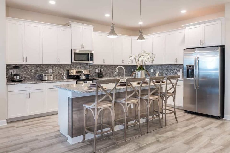 House (6 Bedrooms) | Private kitchen | Microwave, oven, highchair, blender