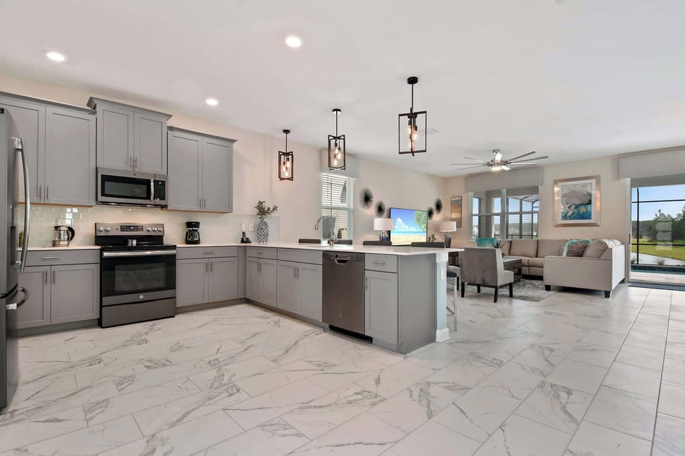 House (Multiple Bedrooms) | Private kitchen | Microwave, oven, highchair, blender