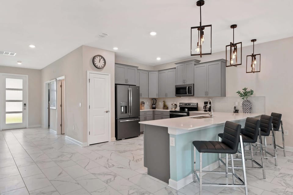 House (Multiple Bedrooms) | Private kitchen | Microwave, oven, highchair, blender