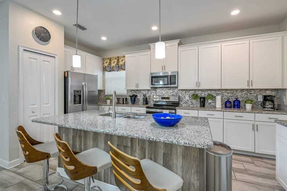 House (5 Bedrooms) | Private kitchen | Microwave, oven, highchair, blender