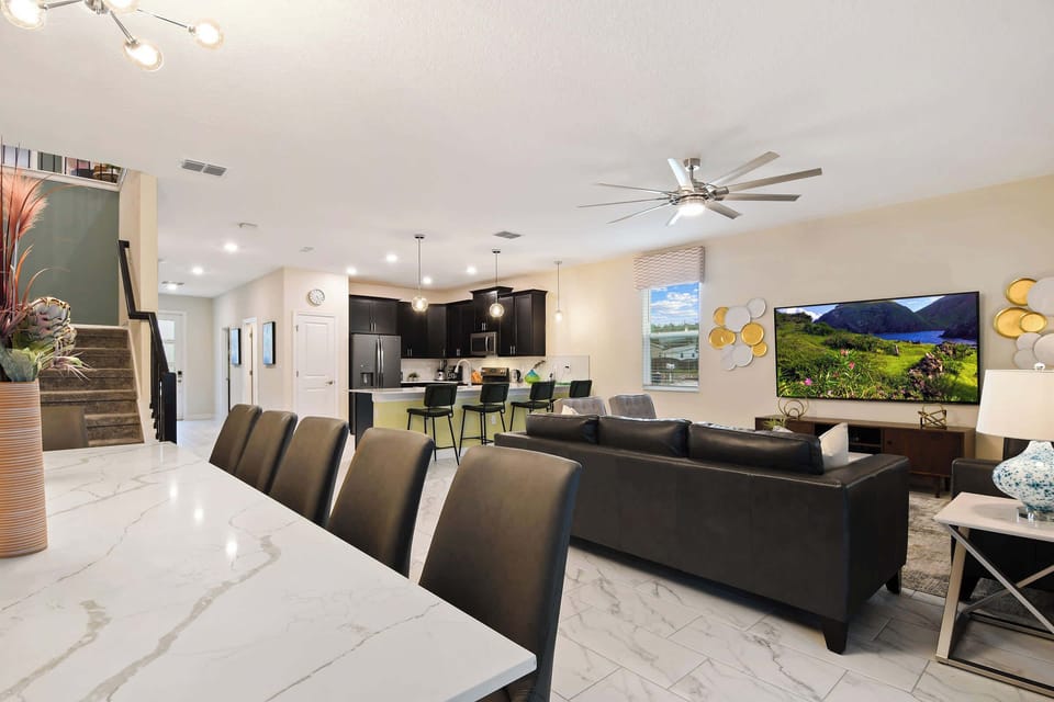 House (Multiple Bedrooms) | Living area | 50-inch Smart TV with cable channels