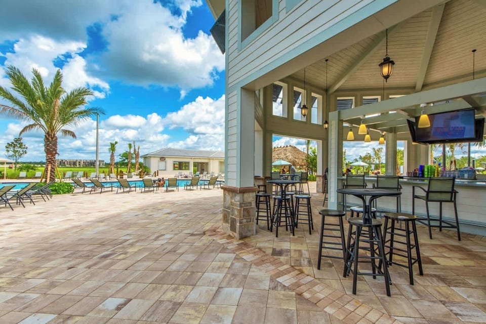Poolside bar