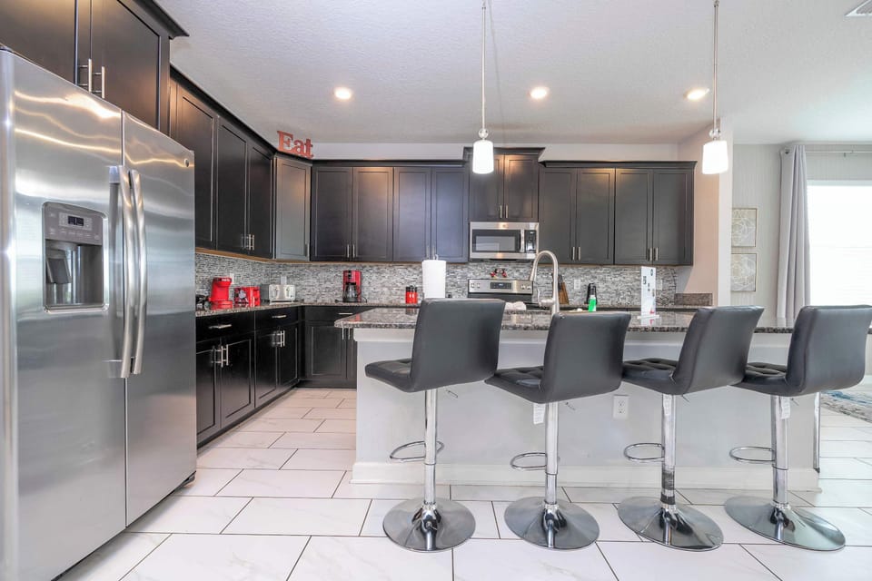 House (6 Bedrooms) | Private kitchen | Microwave, oven, highchair, blender