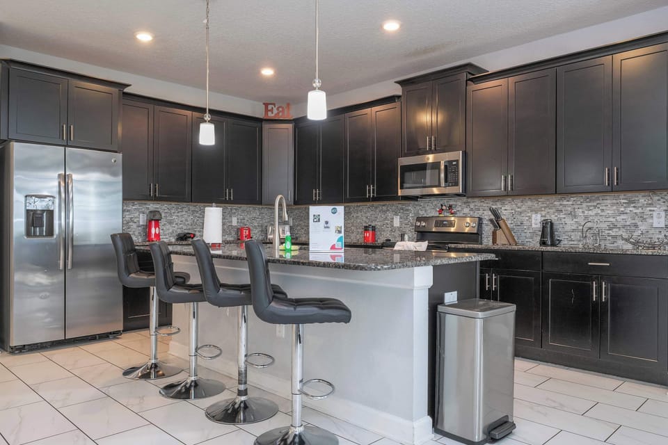 House (6 Bedrooms) | Private kitchen | Microwave, oven, highchair, blender