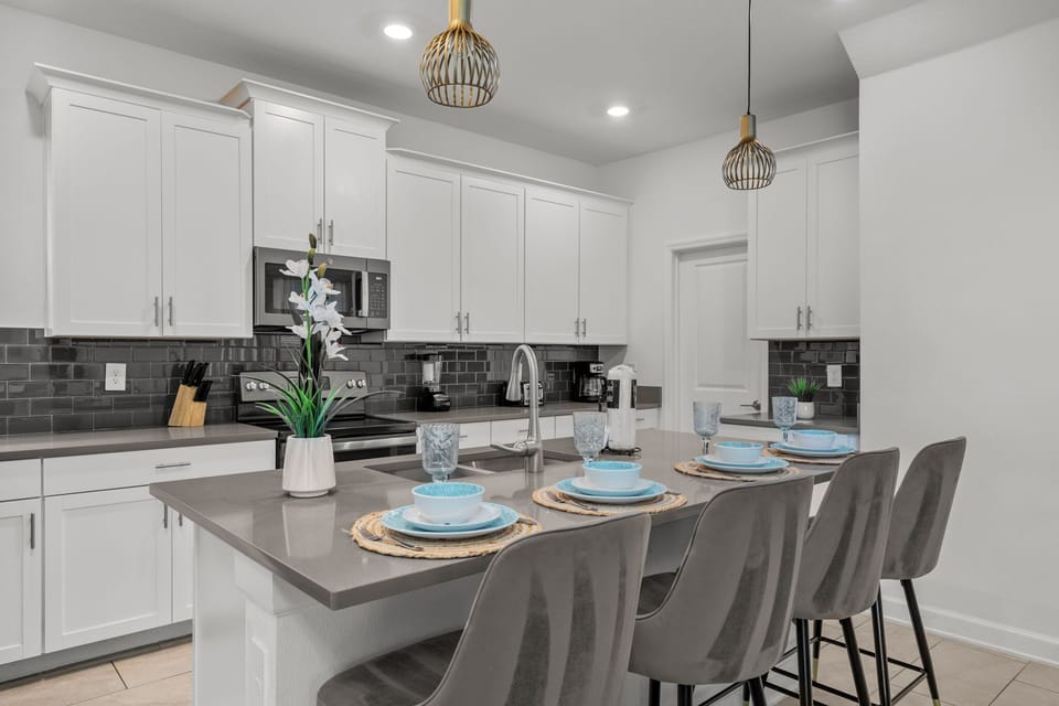 House (5 Bedrooms) | Private kitchen | Microwave, oven, highchair, blender