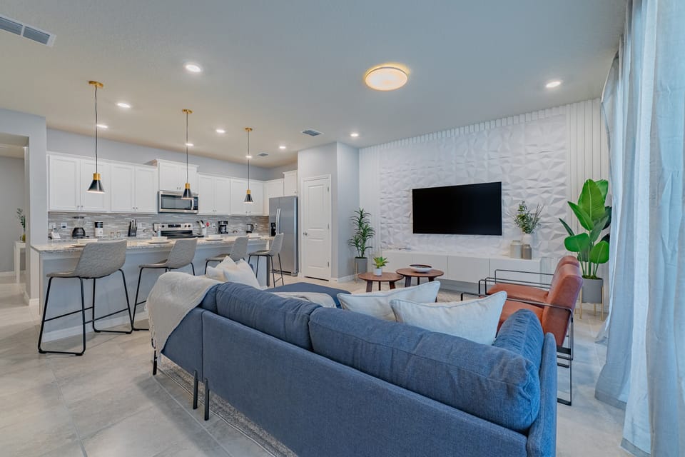 Villa (5 Bedrooms) | Living area | 50-inch Smart TV with cable channels