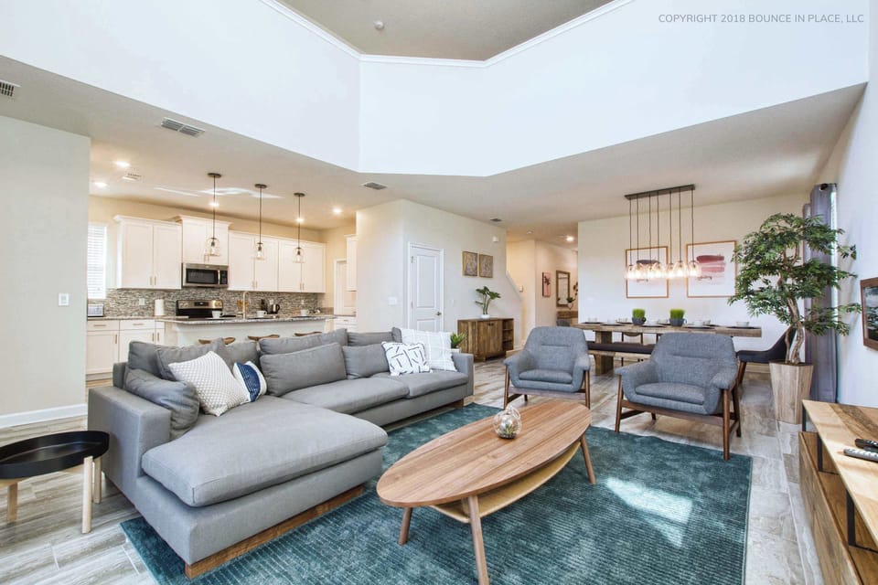 House (5 Bedrooms) | Living area | 50-inch Smart TV with cable channels