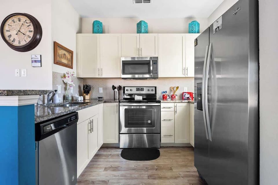 Villa (4 Bedrooms) | Private kitchen | Microwave, oven, highchair, blender