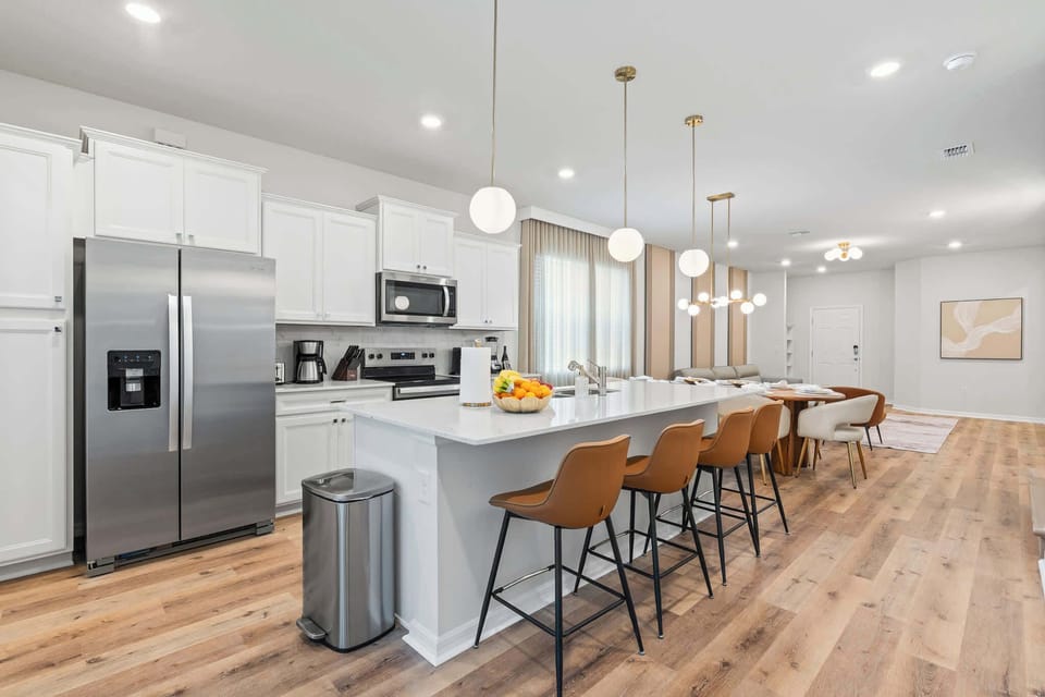 House (5 Bedrooms) | Private kitchen | Microwave, oven, highchair, blender