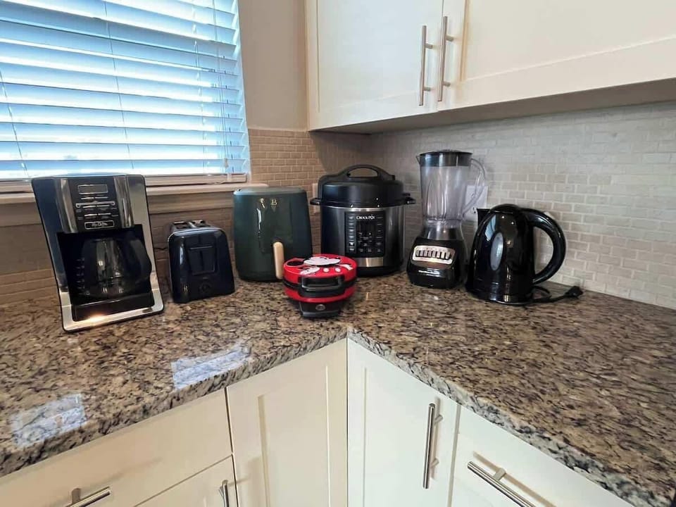 Villa (4 Bedrooms) | Private kitchen | Microwave, oven, highchair, blender