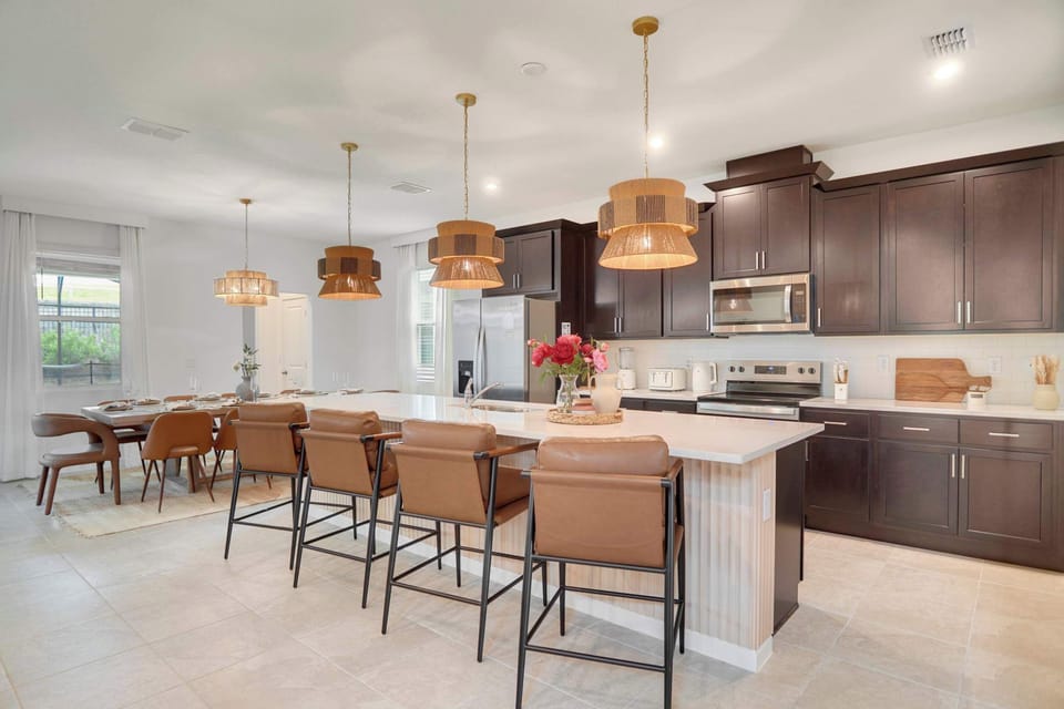 House (Multiple Bedrooms) | Private kitchen | Microwave, oven, highchair, blender