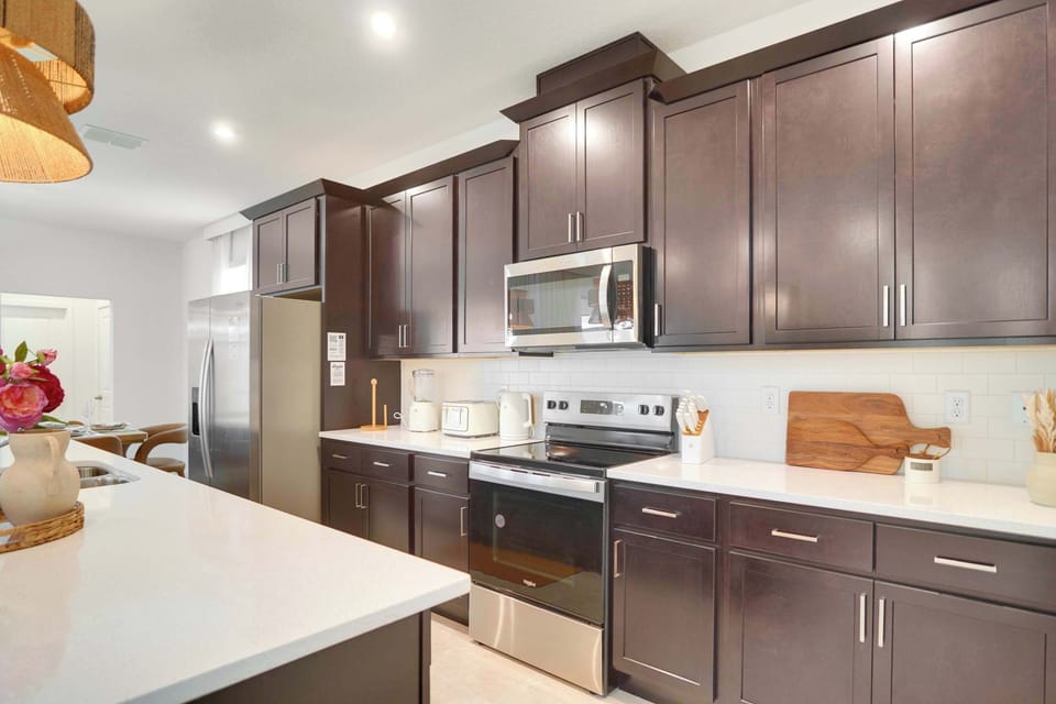 House (Multiple Bedrooms) | Private kitchen | Microwave, oven, highchair, blender