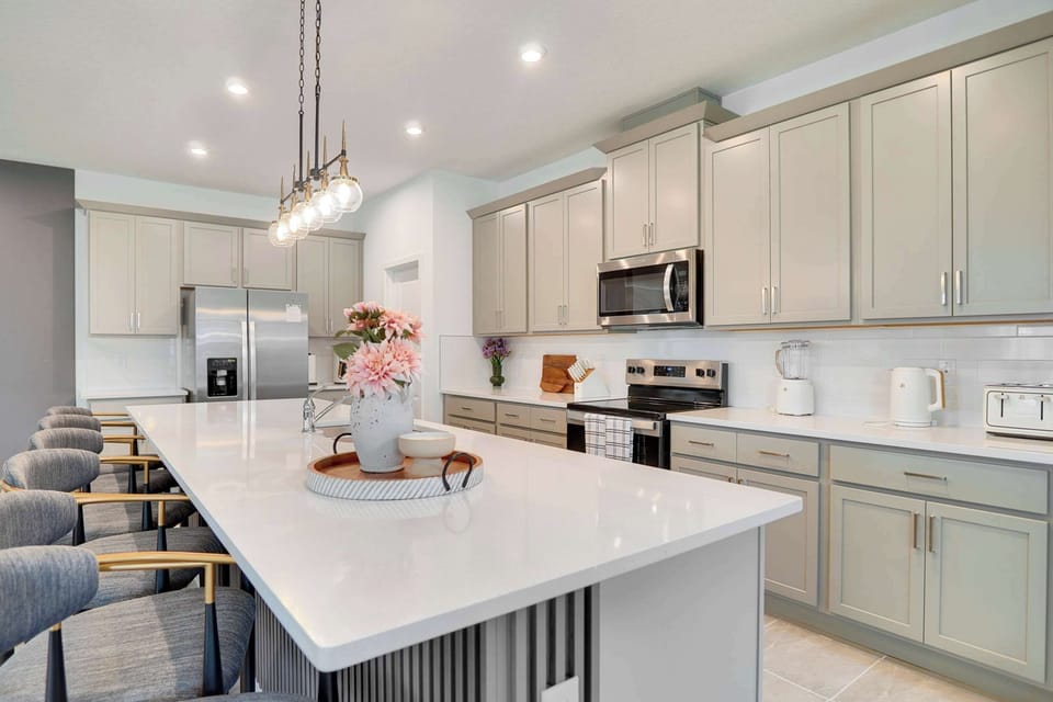 House (Multiple Bedrooms) | Private kitchen | Microwave, oven, highchair, blender