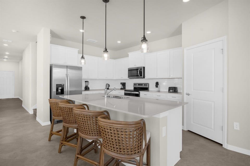 House (6 Bedrooms) | Private kitchen | Microwave, oven, highchair, blender