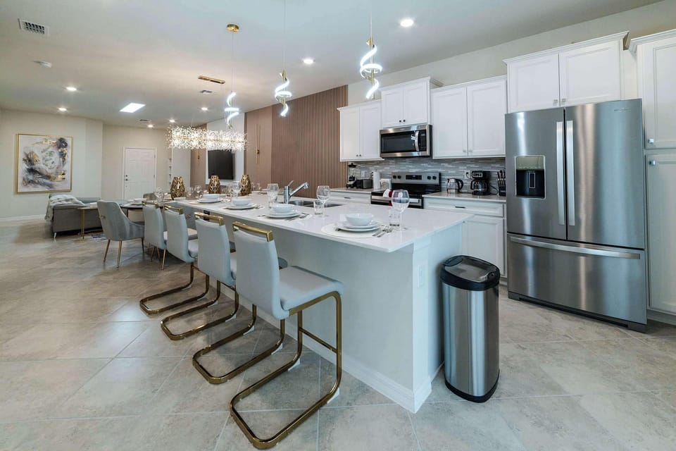 House (5 Bedrooms) | Private kitchen | Microwave, oven, highchair, blender