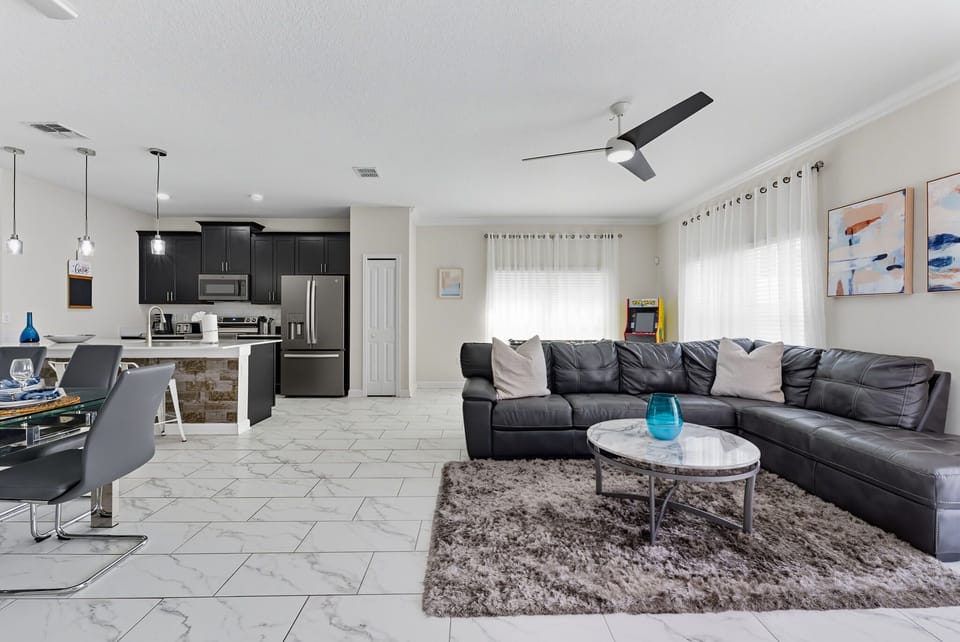 Villa (5 Bedrooms) | Living area | 50-inch Smart TV with cable channels