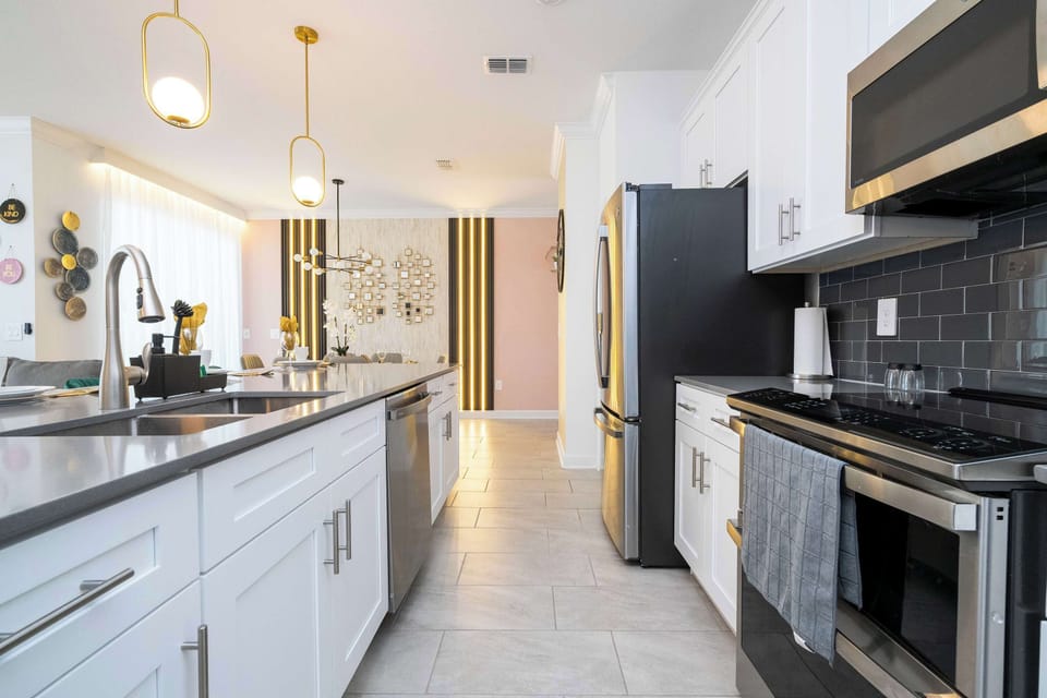 Villa (4 Bedrooms) | Private kitchen | Microwave, oven, highchair, blender