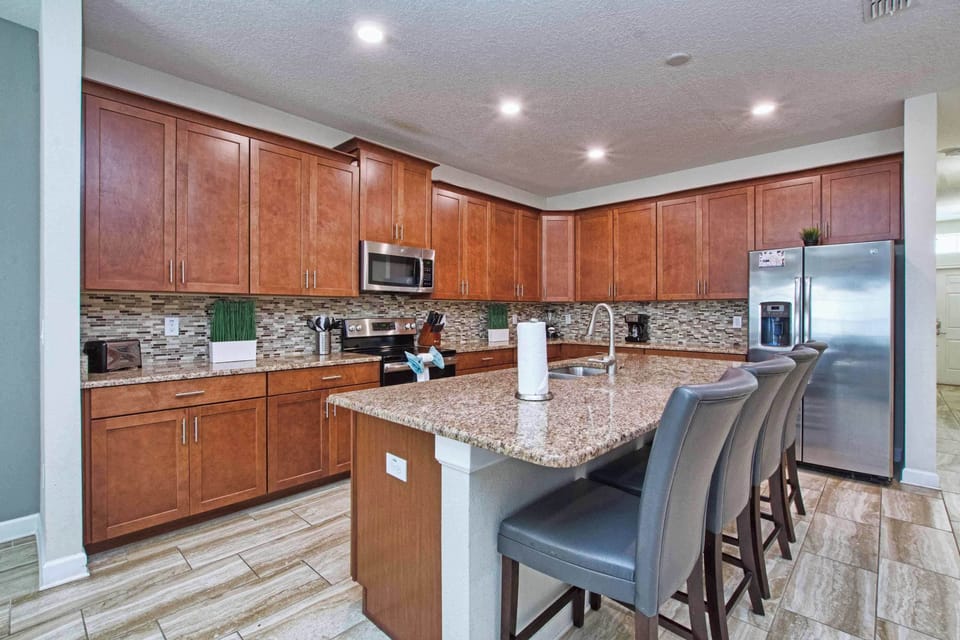 House (6 Bedrooms) | Private kitchen | Microwave, oven, highchair, blender