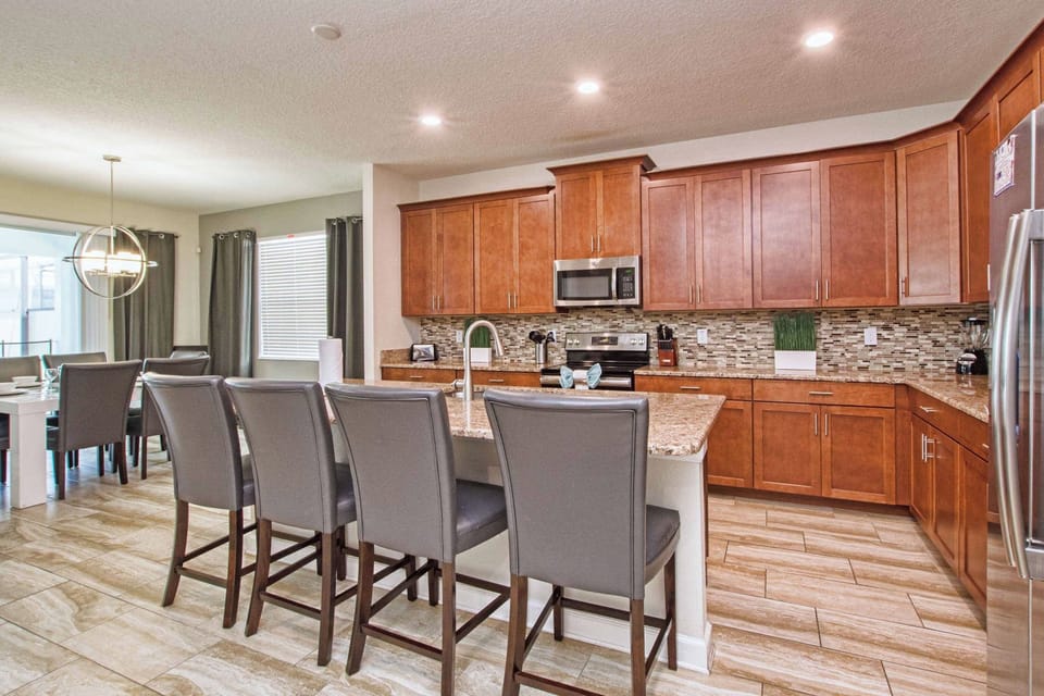 House (6 Bedrooms) | Private kitchen | Microwave, oven, highchair, blender