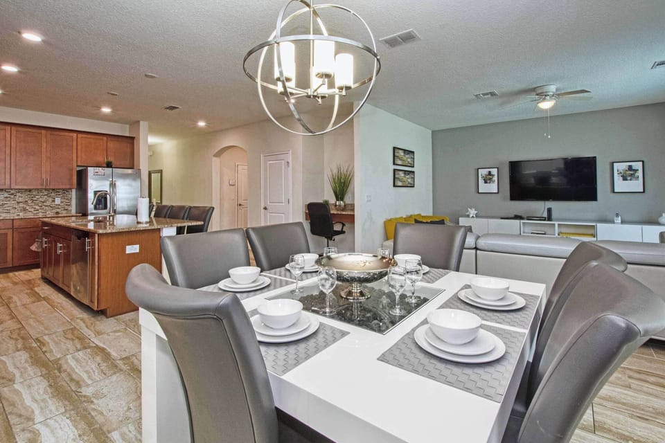 House (6 Bedrooms) | In-room dining