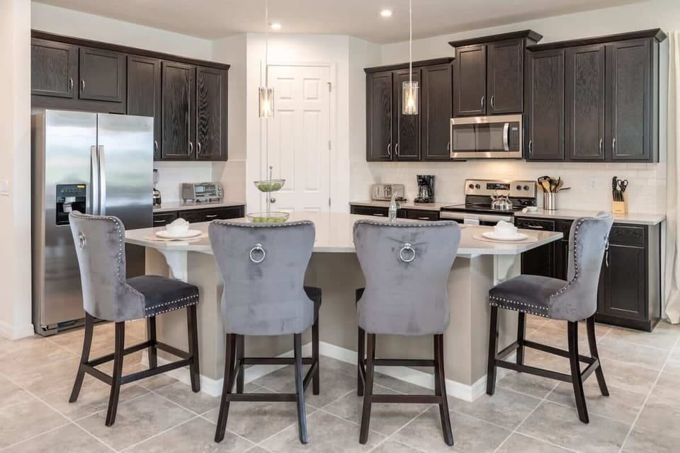 House (Multiple Bedrooms) | Private kitchen | Microwave, oven, highchair, blender