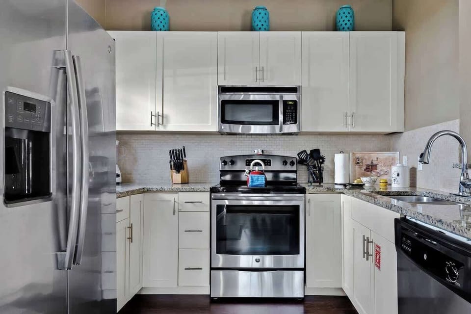 Villa (4 Bedrooms) | Private kitchen | Microwave, oven, highchair, blender