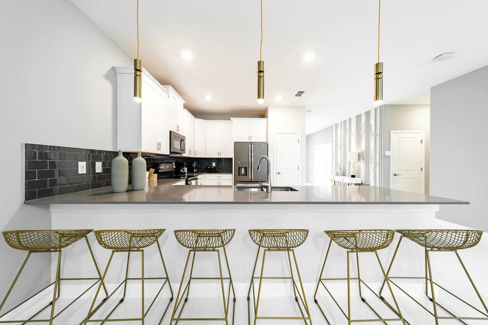 House (Multiple Bedrooms) | Private kitchen | Microwave, oven, highchair, blender