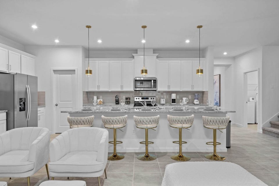 House (Multiple Bedrooms) | Private kitchen | Microwave, oven, highchair, blender