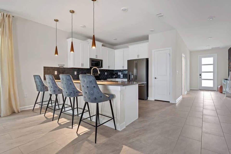 House (Multiple Bedrooms) | Private kitchen | Microwave, oven, highchair, blender