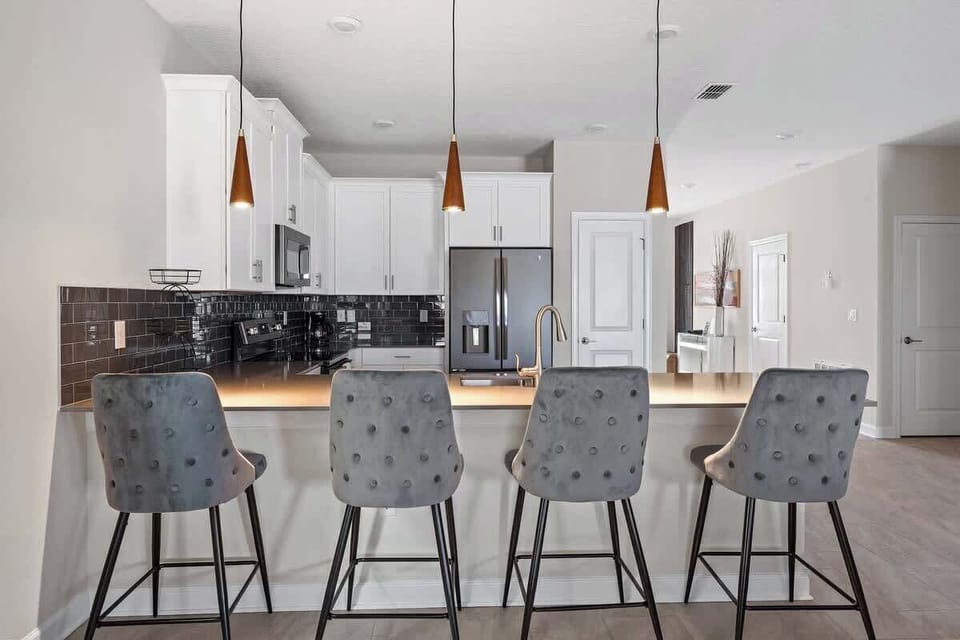House (Multiple Bedrooms) | Private kitchen | Microwave, oven, highchair, blender