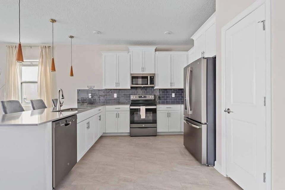 House (Multiple Bedrooms) | Private kitchen | Microwave, oven, highchair, blender