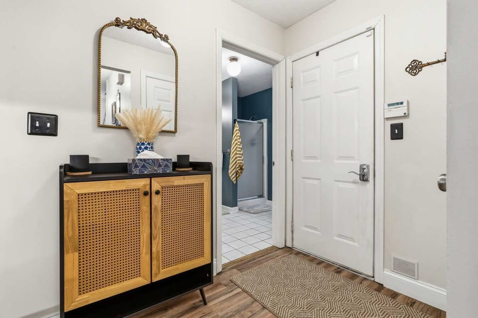 Entryway w/ console table, mirror & hooks for coats and bags.