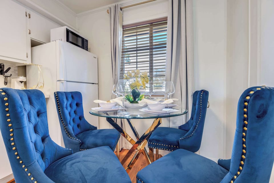 Apartment, Multiple Beds, Kitchen, Garden View (The Homestead Multi) | Dining